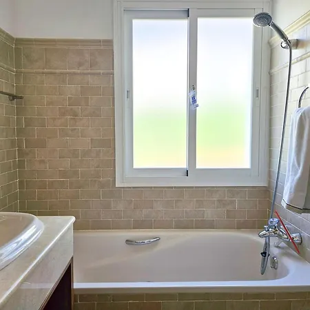 Villa 5 Bed With Pool In Cerros De Aguila *