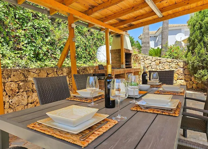 5 Bed With Pool In Cerros De Aguila 别墅 *