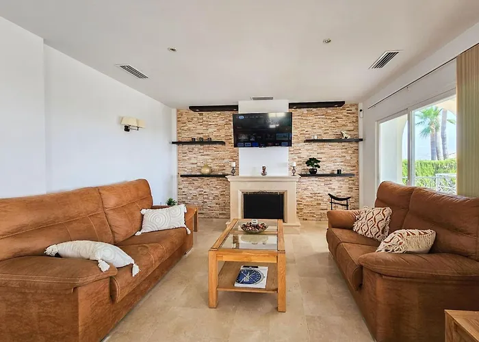 5 Bed With Pool In Cerros De Aguila 别墅 *