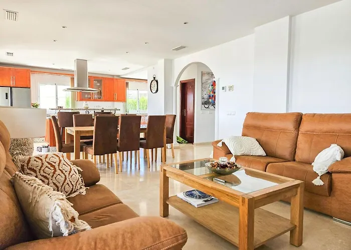 5 Bed With Pool In Cerros De Aguila