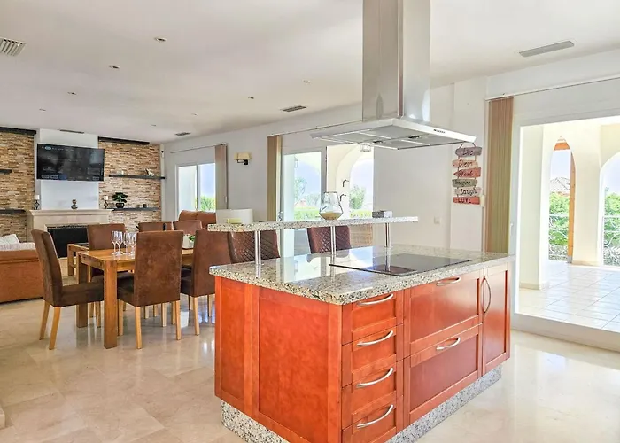 5 Bed With Pool In Cerros De Aguila * 丰希罗拉