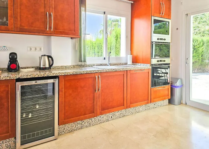 5 Bed With Pool In Cerros De Aguila