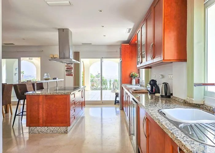 5 Bed With Pool In Cerros De Aguila 别墅 丰希罗拉