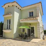 5 Bed With Pool In Cerros De Aguila *