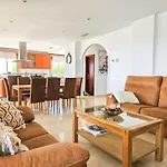 5 Bed With Pool In Cerros De Aguila