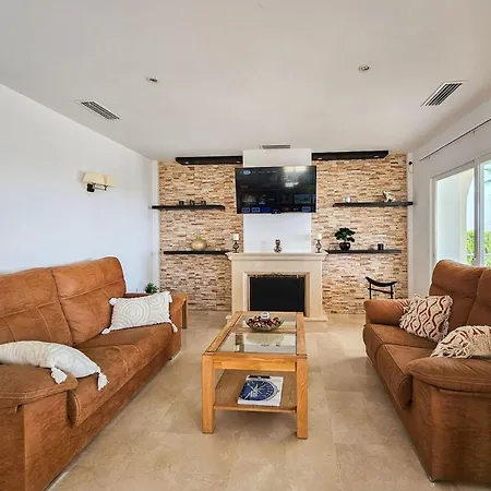 5 Bed With Pool In Cerros De Aguila Villa *