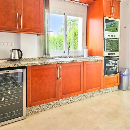 5 Bed With Pool In Cerros De Aguila
