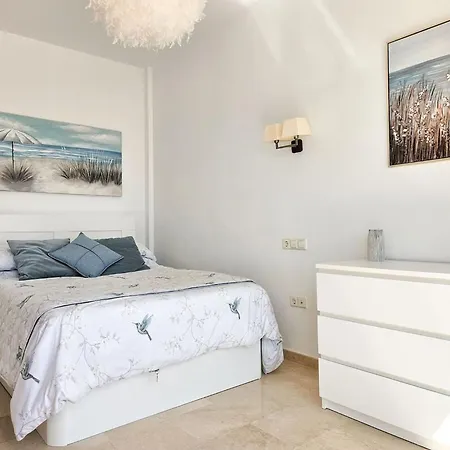 5 Bed With Pool In Cerros De Aguila 빌라 푸엔히롤라