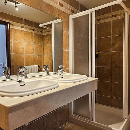 Villa 5 Bed With Pool In Cerros De Aguila *