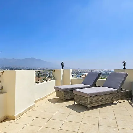 5 Bed With Pool In Cerros De Aguila 푸엔히롤라