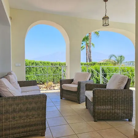 5 Bed With Pool In Cerros De Aguila 푸엔히롤라