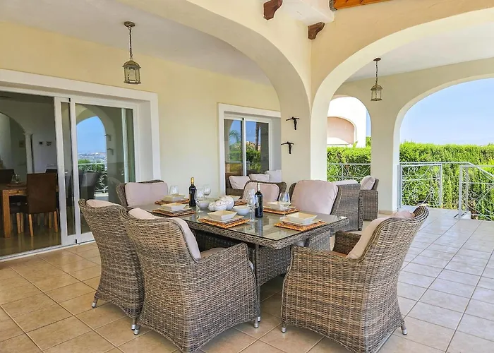 Villa 5 Bed With Pool In Cerros De Aguila *