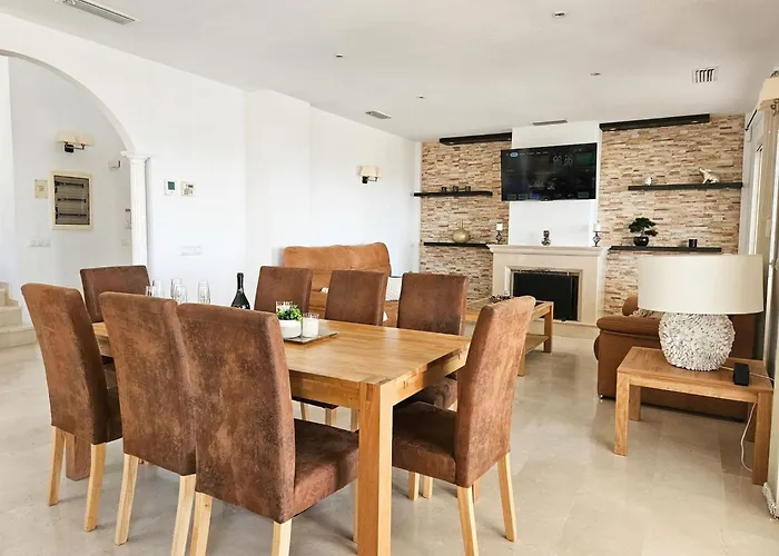 Villa 5 Bed With Pool In Cerros De Aguila *