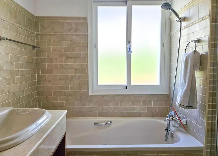 Villa 5 Bed With Pool In Cerros De Aguila *