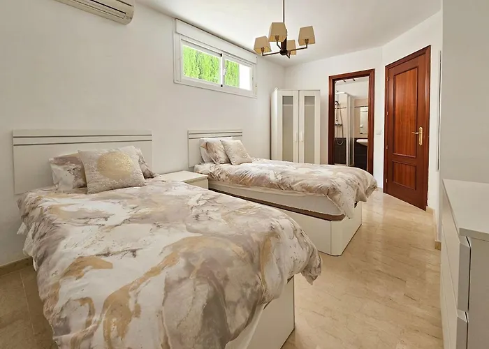 Villa 5 Bed With Pool In Cerros De Aguila *