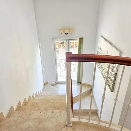 5 Bed With Pool In Cerros De Aguila *