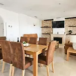 ヴィラ 5 Bed With Pool In Cerros De Aguila *